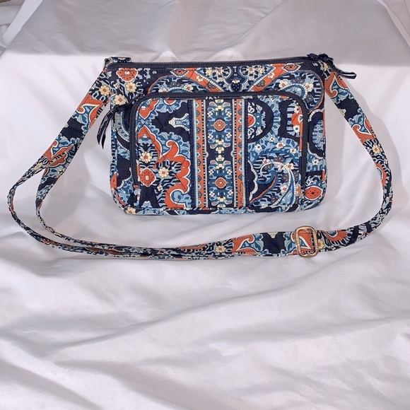 Vera Bradley Handbags - Vera Bradley Crossbody Bag